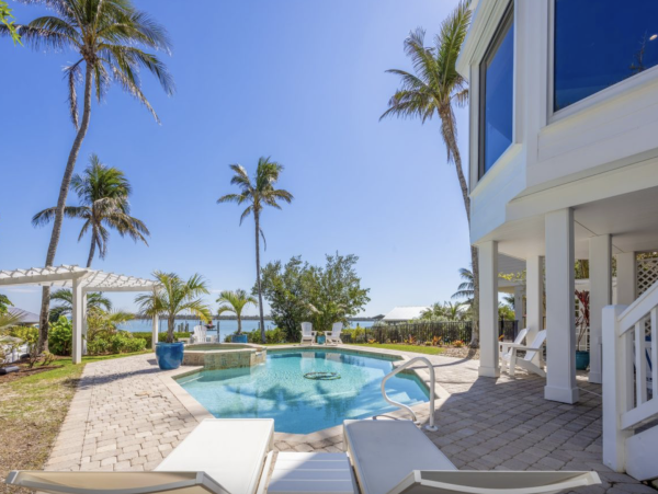 Bay to Gulf  Luxury Five Bedroom Vacation Home with Pool